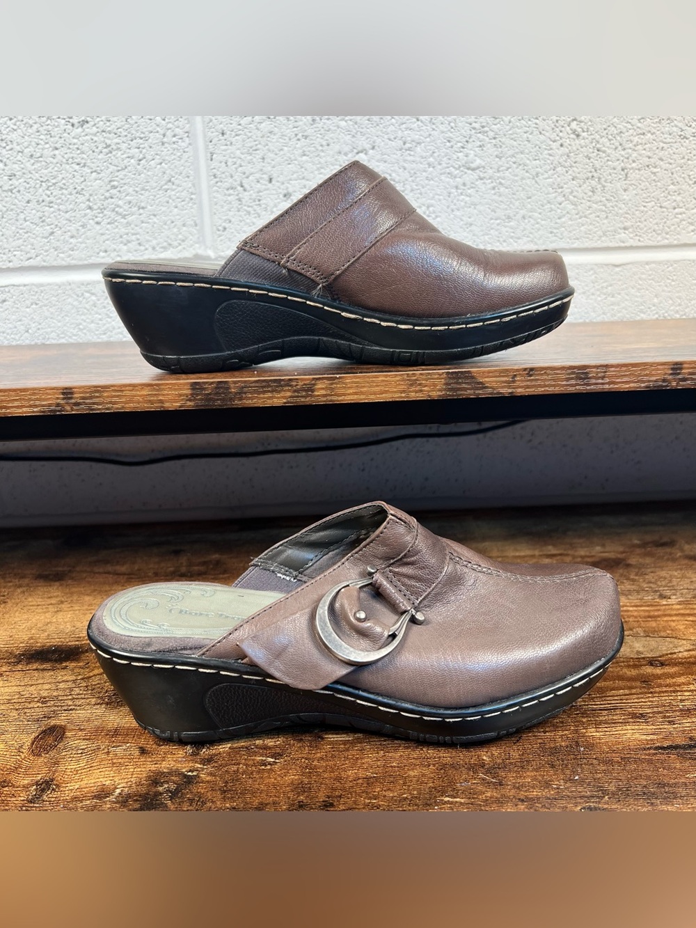 Baretraps Clogs Quashed Slip on Shoes Brown Leather Wedge Heel Casual Women's 8‎